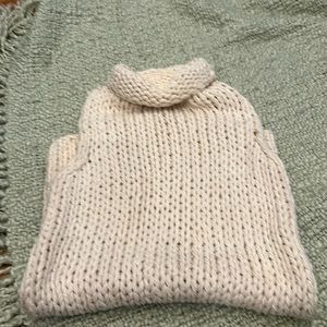 Sleeveless knit sweater turtleneck